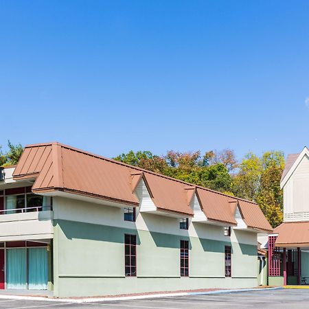 Days Inn East Stroudsburg Eksteriør billede