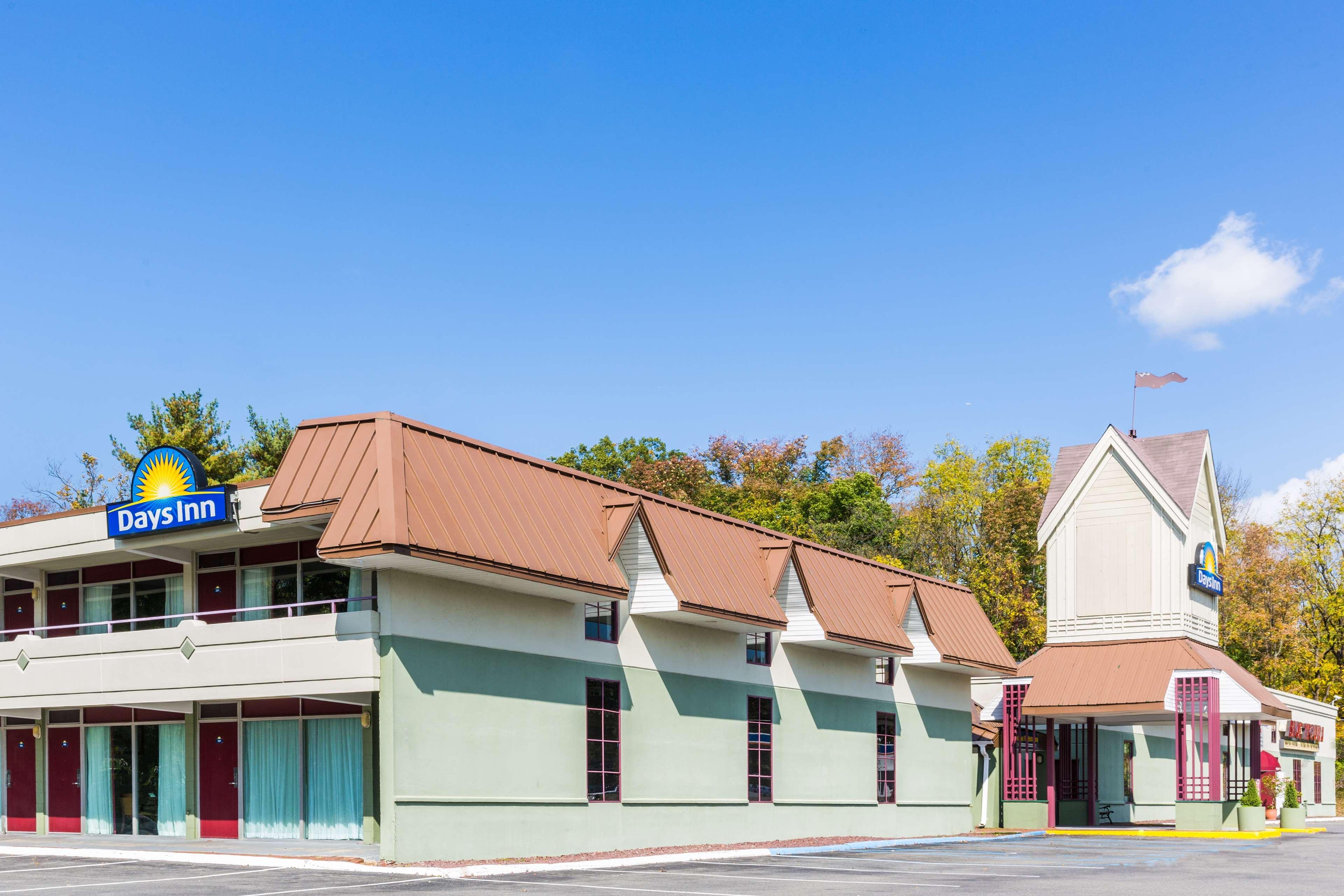 Days Inn East Stroudsburg Eksteriør billede