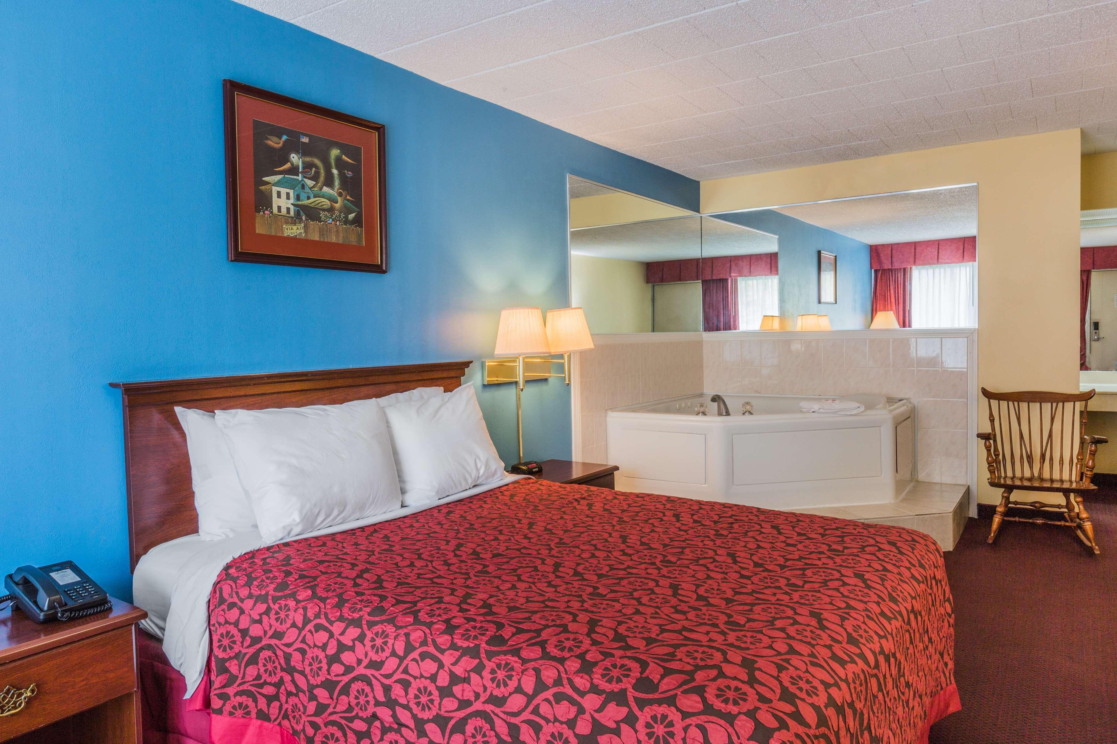 Days Inn East Stroudsburg Eksteriør billede