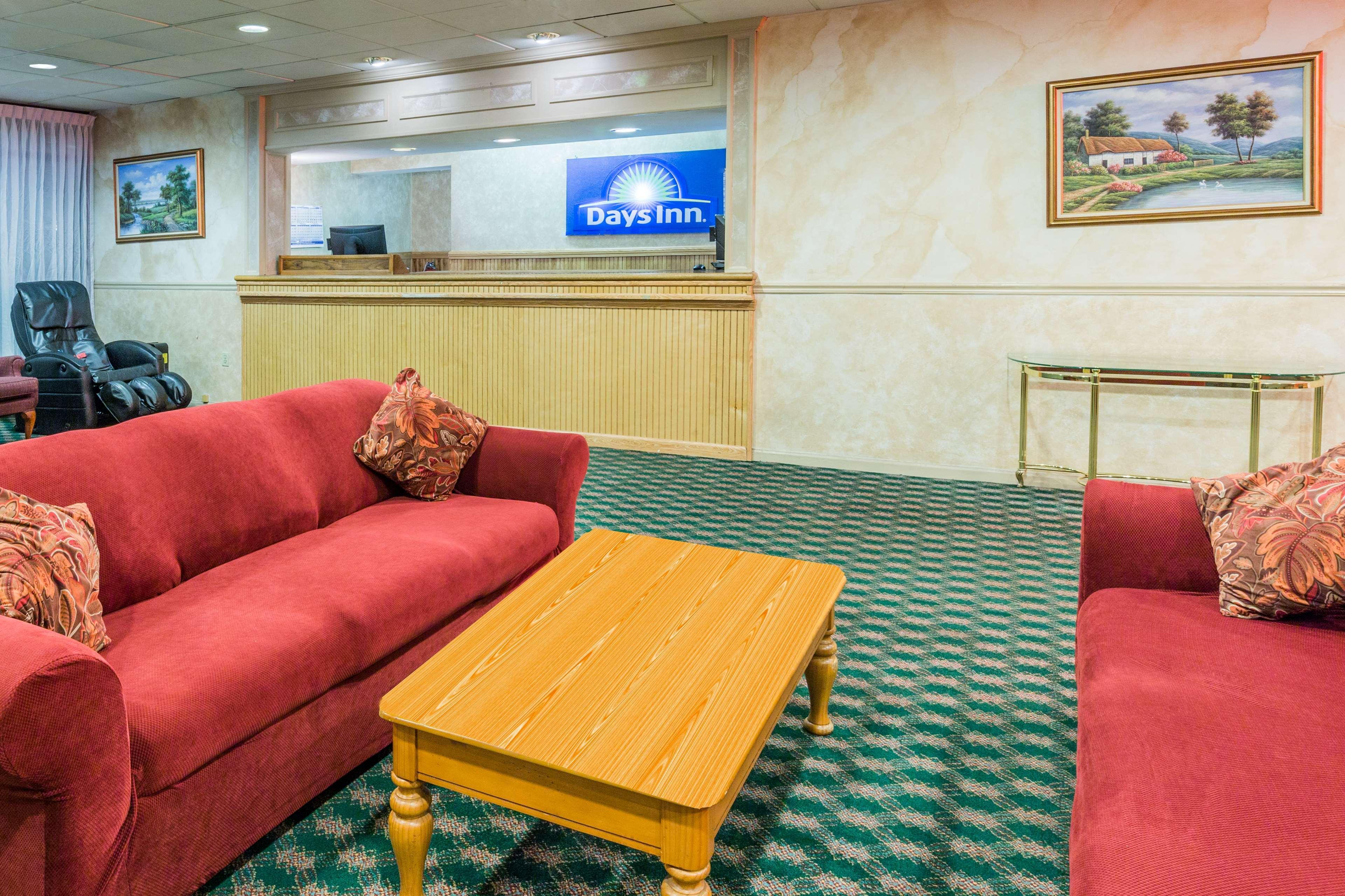 Days Inn East Stroudsburg Eksteriør billede