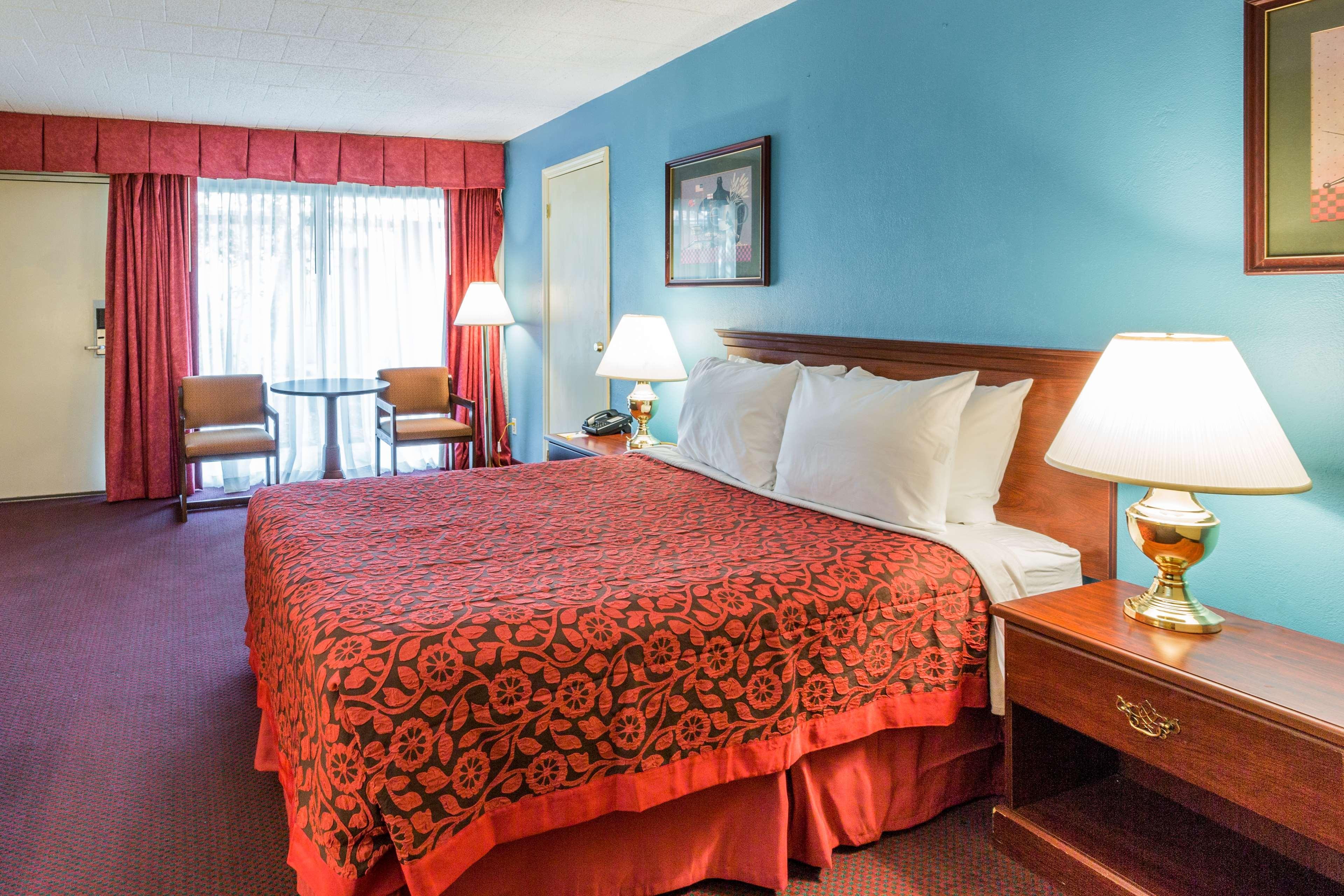 Days Inn East Stroudsburg Eksteriør billede