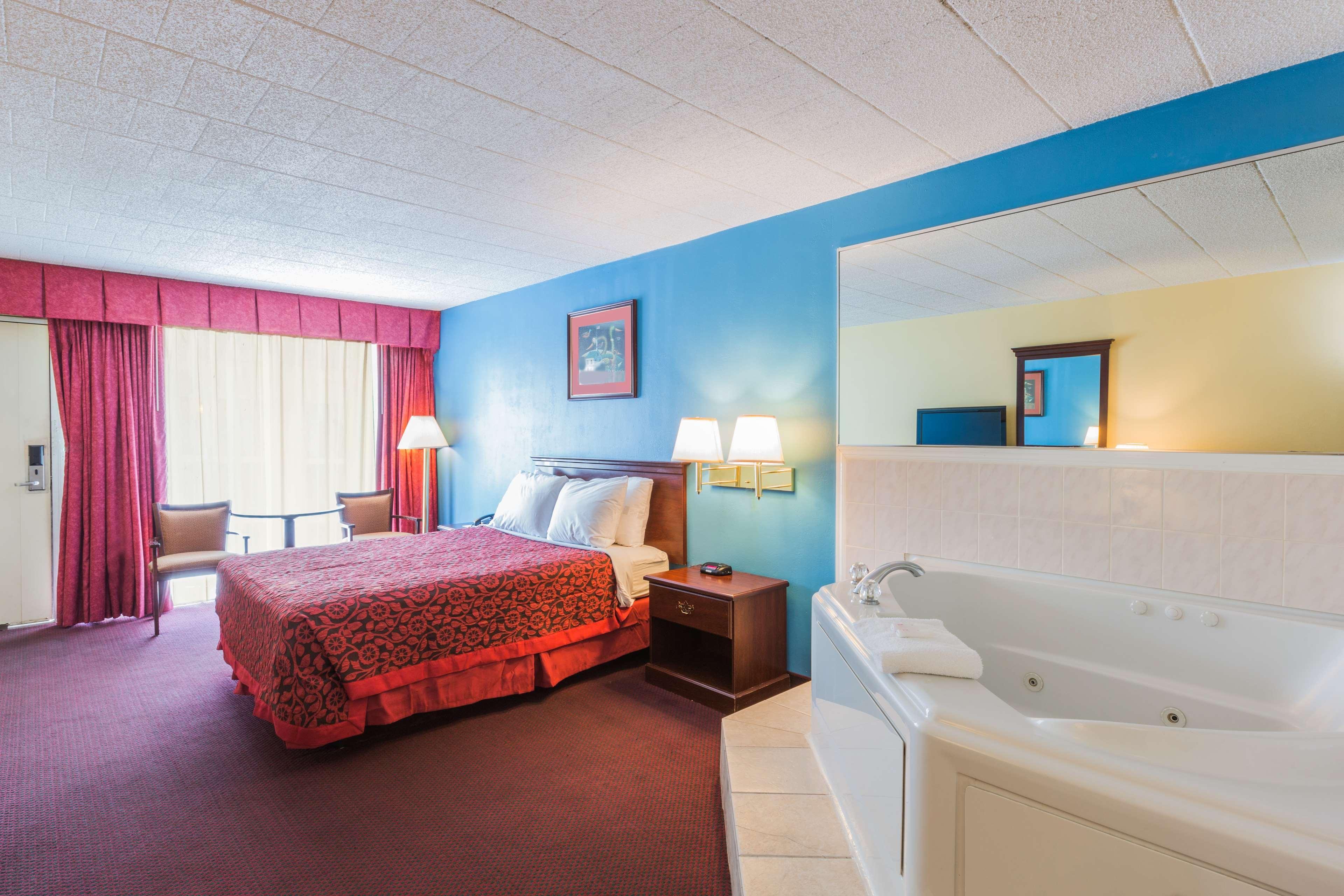 Days Inn East Stroudsburg Eksteriør billede